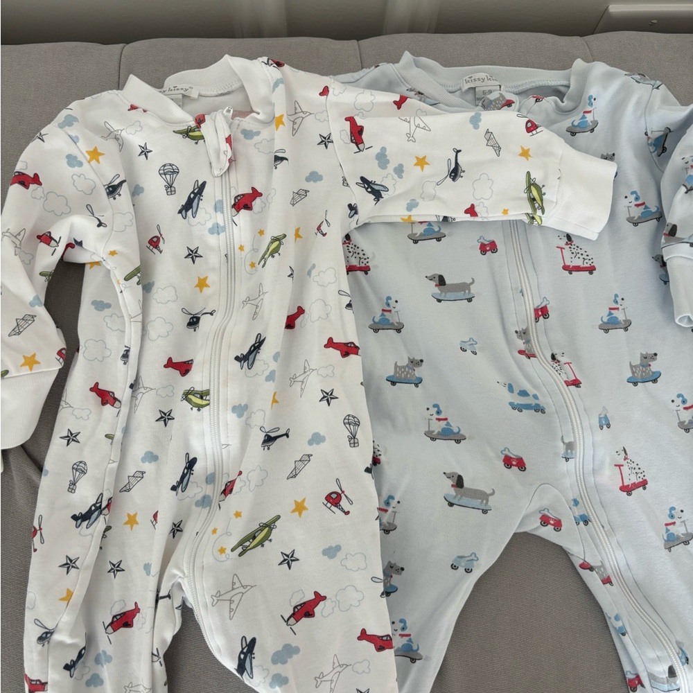 Kissy Kissy stretchy with zipper size 6-9 m